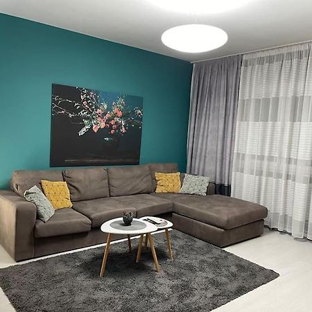 Modern Apartment At Train Station ティラナ エクステリア 写真