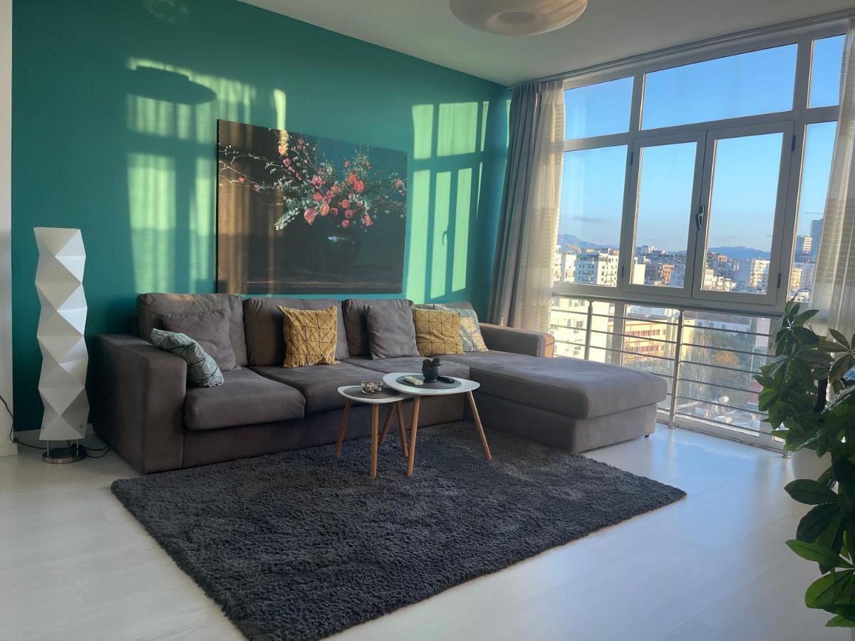 Modern Apartment At Train Station ティラナ エクステリア 写真